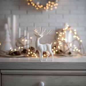 Sculpture de Cerf Imprimée en 3D | Figurine de Renne Minimaliste | Décor de Fêtes Moderne pour la Maison