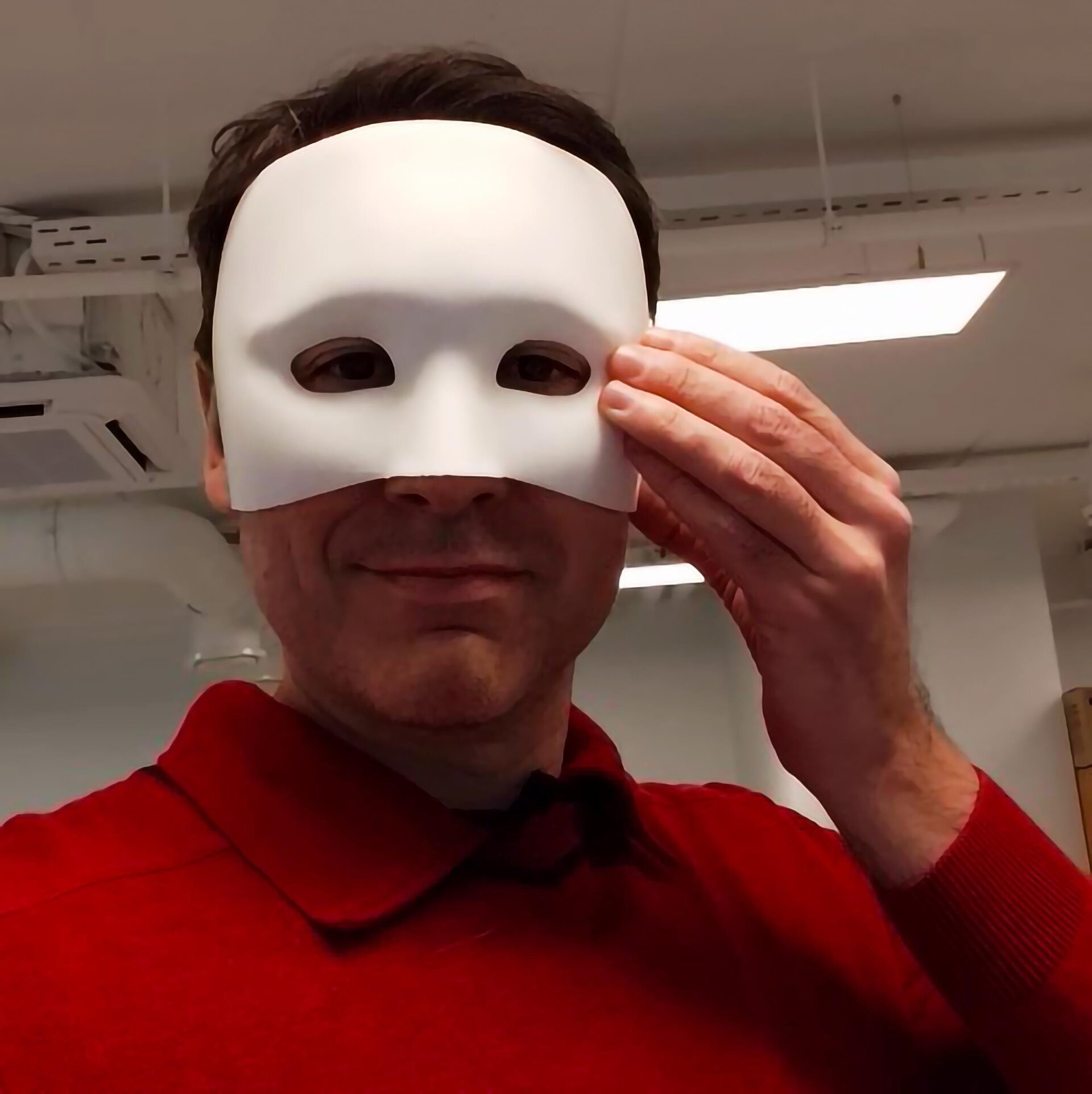 Masque demi-visage imprimé en 3D pour cosplay | Masque à peindre soi-même pour la création de costumes | Base blanche légère pour projets créatifs d'Halloween et de théâtre