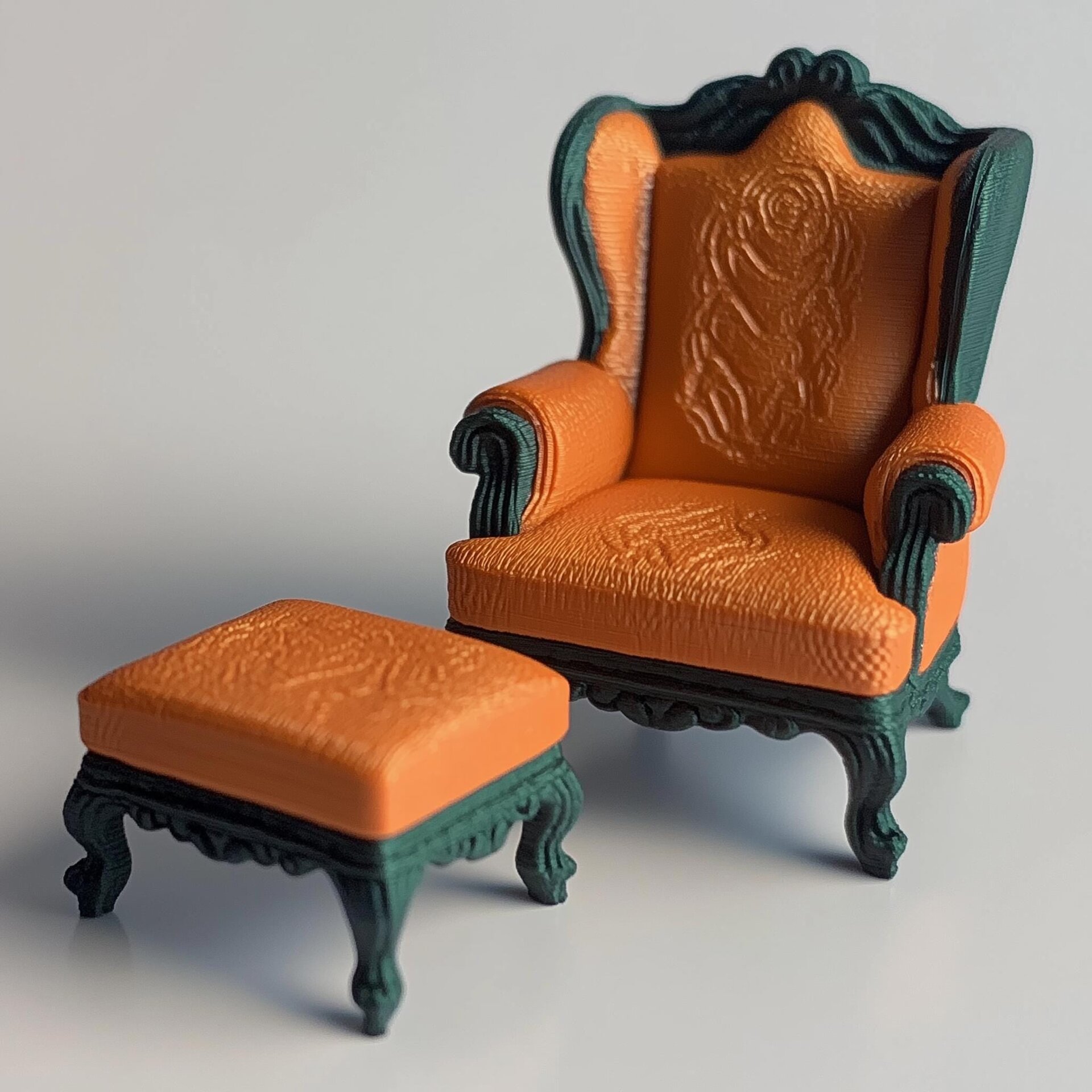 Fauteuil baroque et pouf pour maison de poupée | Mobilier miniature à l'échelle 1:12, fauteuil orné imprimé en 3D | Décor victorien pour maison de poupée, siège miniature