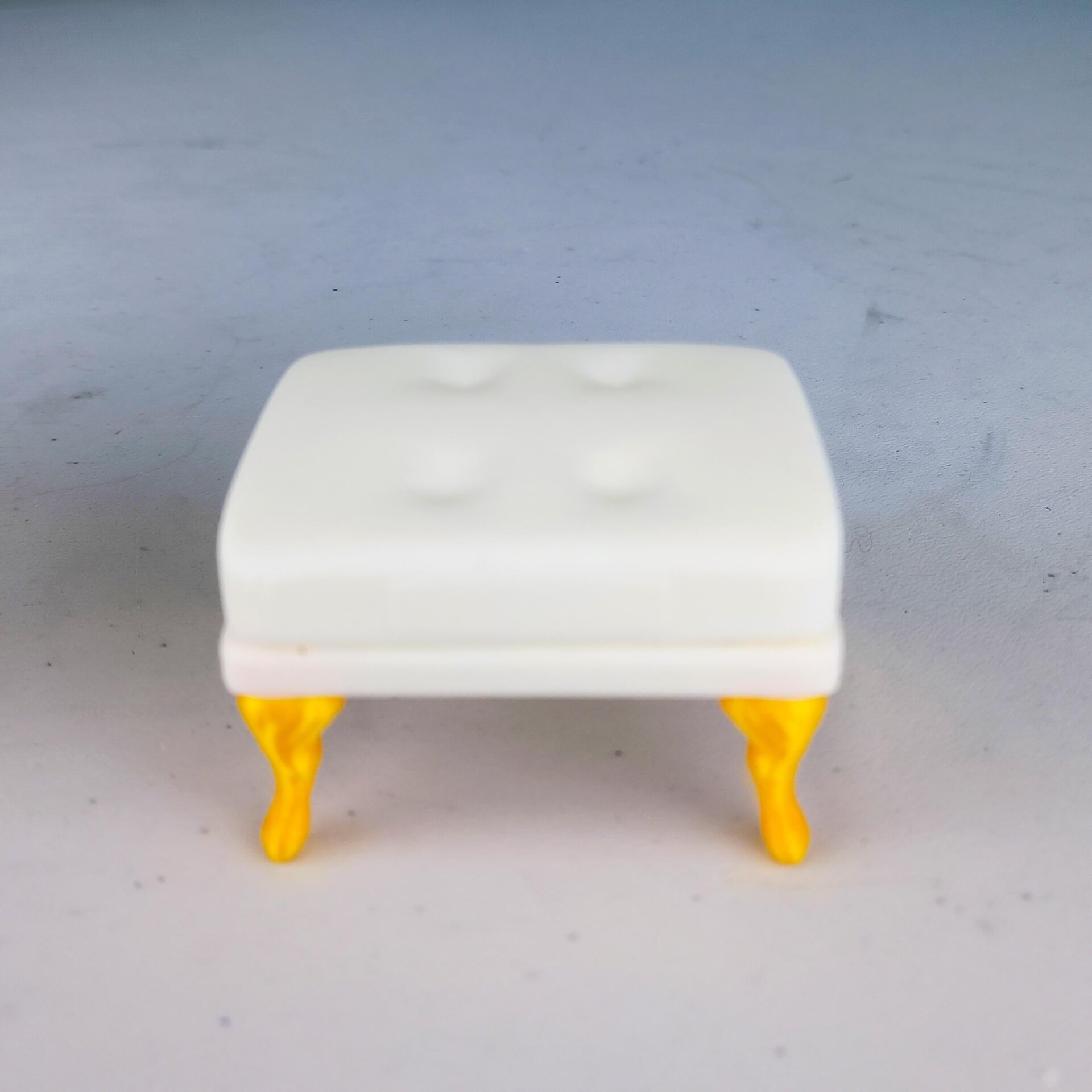 Canapé et Pouf pour Maison de Poupée | Meuble Miniature Échelle 1:12 | Chaise Victorienne Imprimée en 3D