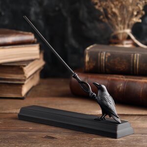Baguette Magique Corbeau avec Support d'Exposition | Accessoire de Baguette de Sorcier Fantastique Imprimée en 3D pour Cosplay | Pièce de Décoration de Bureau Gothique pour Collectionneurs